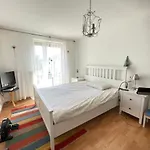 Nice House, 5 Rooms, Garden, Free Parking, Smarttv
