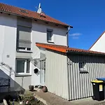 Nice House, 5 Rooms, Garden, Free Parking, Smarttv