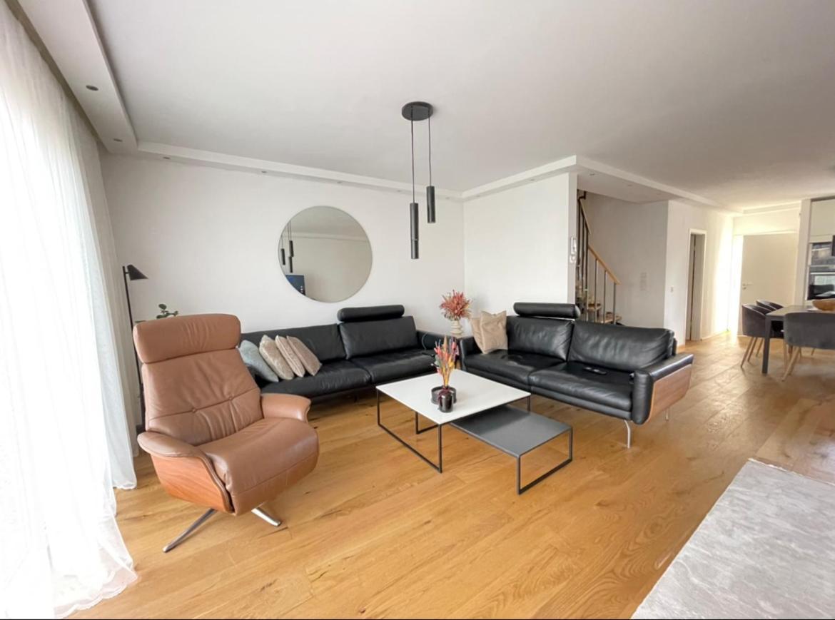 House, 5 Rooms, Garden, Free Parking, Smarttv Apartment *