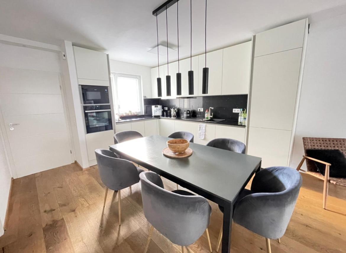 House, 5 Rooms, Garden, Free Parking, Smarttv Apartment *